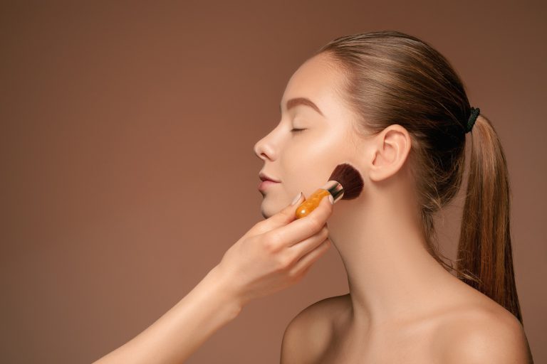 Make-up a Vizážistika Učes